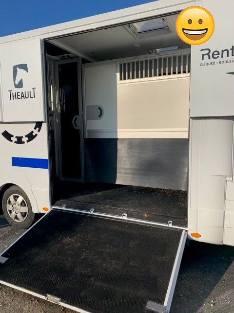 interieur chevaux tres propre 